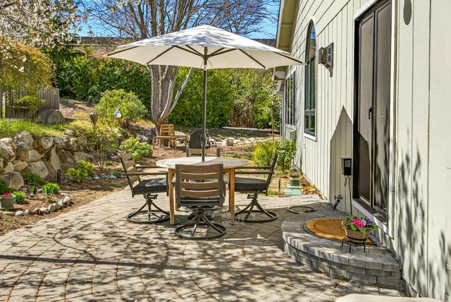 1057 Oak Knoll Drive, Ashland, OR 97520