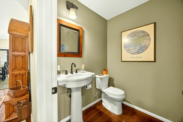 1057 Oak Knoll Drive, Ashland, OR 97520