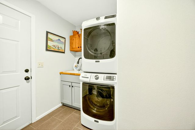 1057 Oak Knoll Drive, Ashland, OR 97520