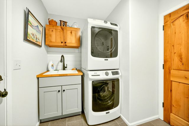 1057 Oak Knoll Drive, Ashland, OR 97520