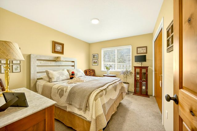 1057 Oak Knoll Drive, Ashland, OR 97520