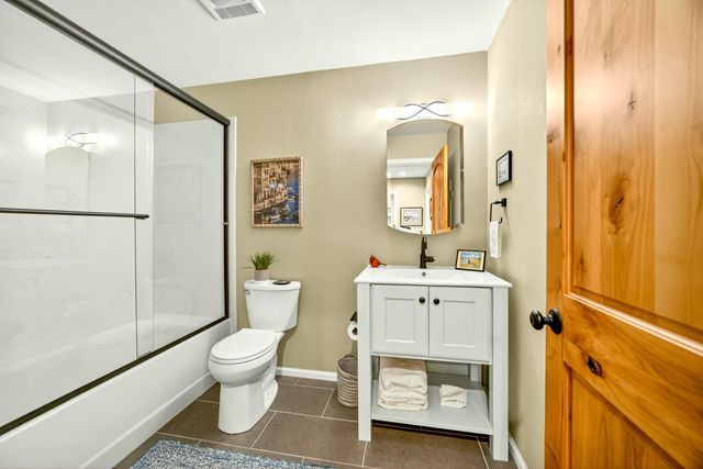 1057 Oak Knoll Drive, Ashland, OR 97520