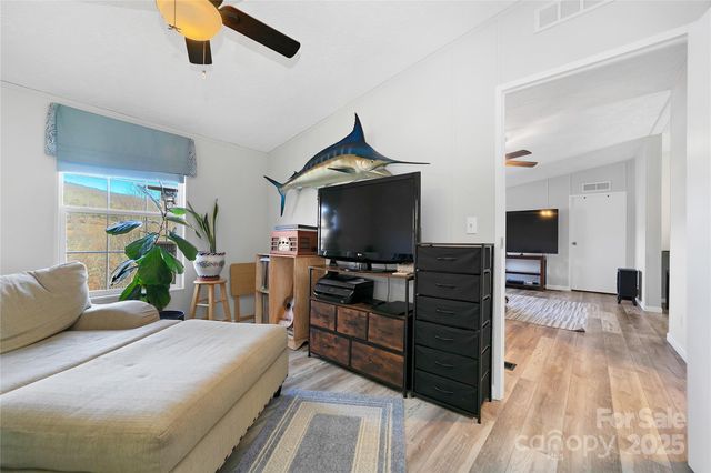 33 N Shadow Run, Balsam Grove, NC 28708