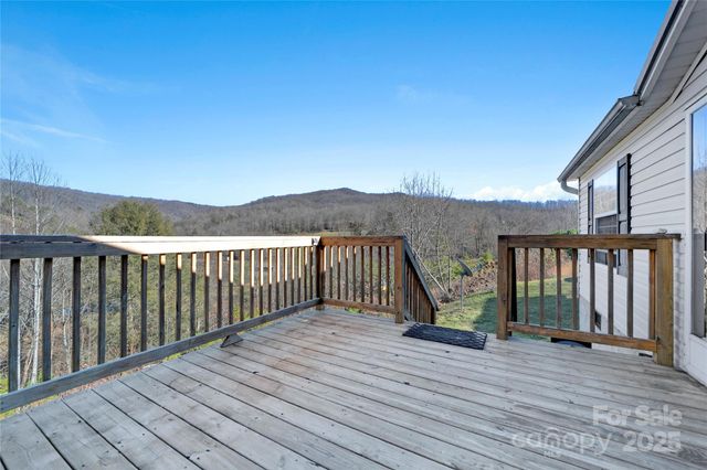 33 N Shadow Run, Balsam Grove, NC 28708