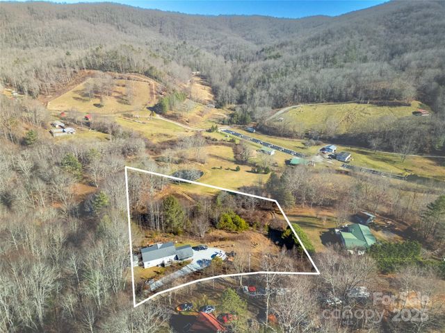 33 N Shadow Run, Balsam Grove, NC 28708