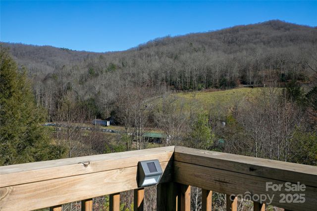33 N Shadow Run, Balsam Grove, NC 28708