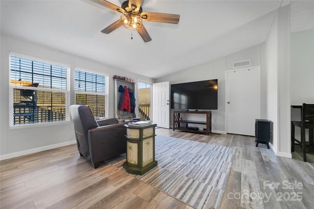 33 N Shadow Run, Balsam Grove, NC 28708