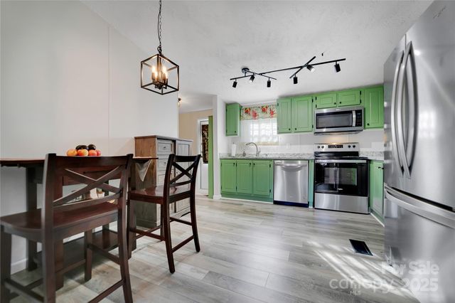 33 N Shadow Run, Balsam Grove, NC 28708