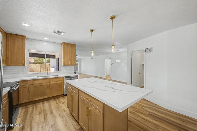 4036 W WOOD Drive, Phoenix, AZ 85029