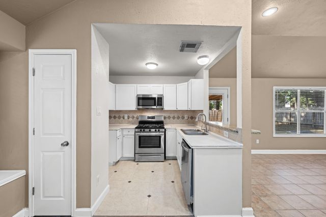 12130 La Salle Oaks, Conroe, TX 77304