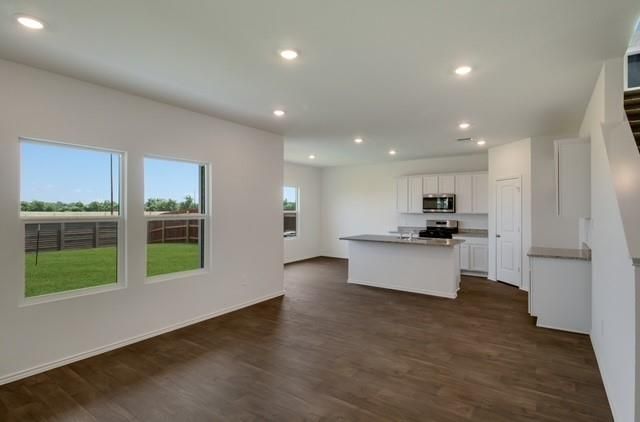 277 Ebbsfleet DR, Uhland, TX 78640