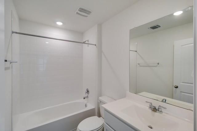 277 Ebbsfleet DR, Uhland, TX 78640