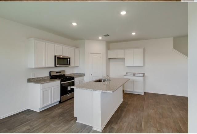 277 Ebbsfleet DR, Uhland, TX 78640