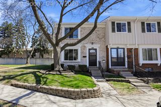 1878 Newporte Court, Royal Oak, MI 48073