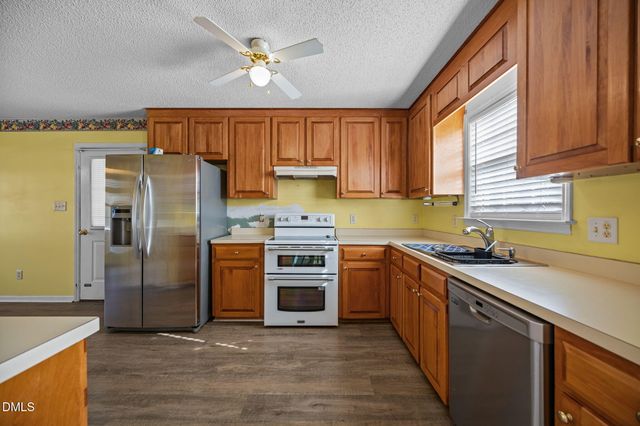 6304 Walnut Glen Drive, Willow Springs, NC 27592