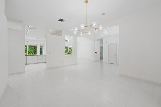 18504 SE Heritage Oaks Lane, Jupiter, FL 33469