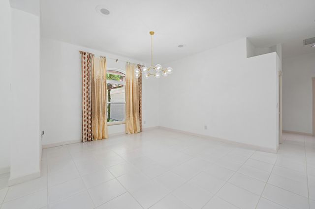 18504 SE Heritage Oaks Lane, Jupiter, FL 33469
