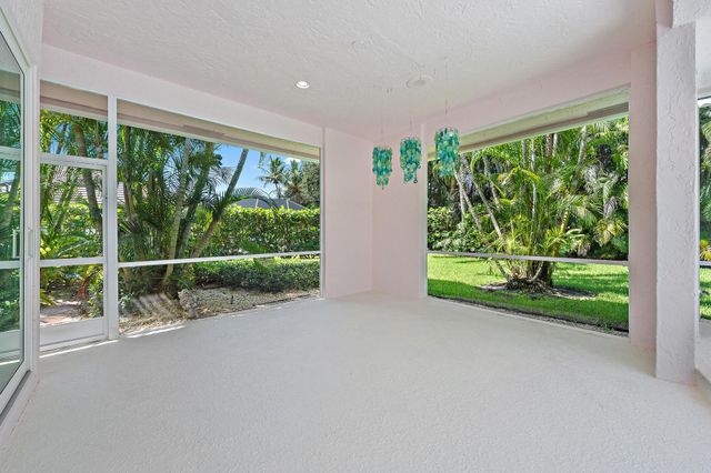 18504 SE Heritage Oaks Lane, Jupiter, FL 33469