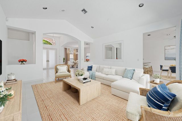 18504 SE Heritage Oaks Lane, Jupiter, FL 33469