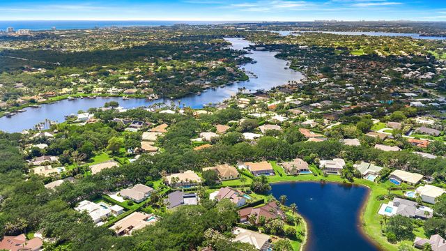 18504 SE Heritage Oaks Lane, Jupiter, FL 33469