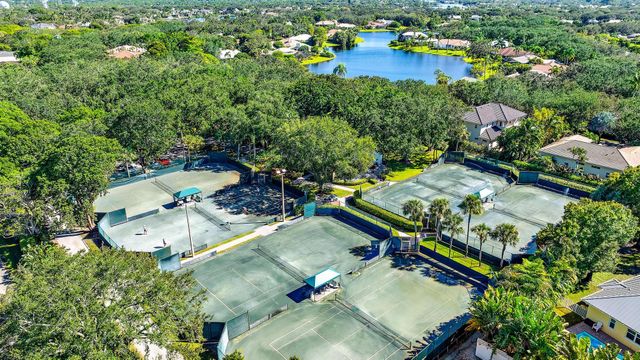 18504 SE Heritage Oaks Lane, Jupiter, FL 33469