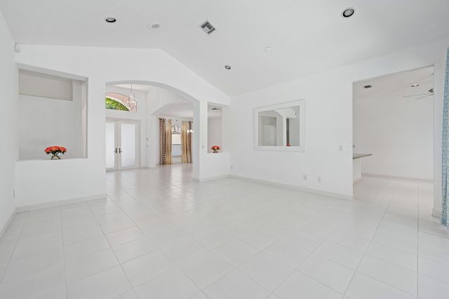 18504 SE Heritage Oaks Lane, Jupiter, FL 33469