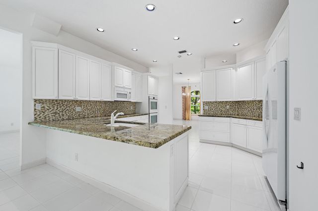 18504 SE Heritage Oaks Lane, Jupiter, FL 33469