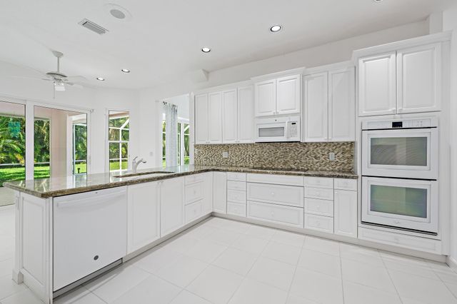18504 SE Heritage Oaks Lane, Jupiter, FL 33469