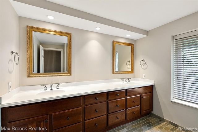 4627 Sunningdale Drive, Bloomfield Hills, MI 48302