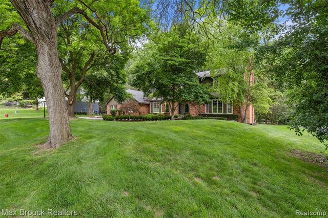 4627 Sunningdale Drive, Bloomfield Hills, MI 48302