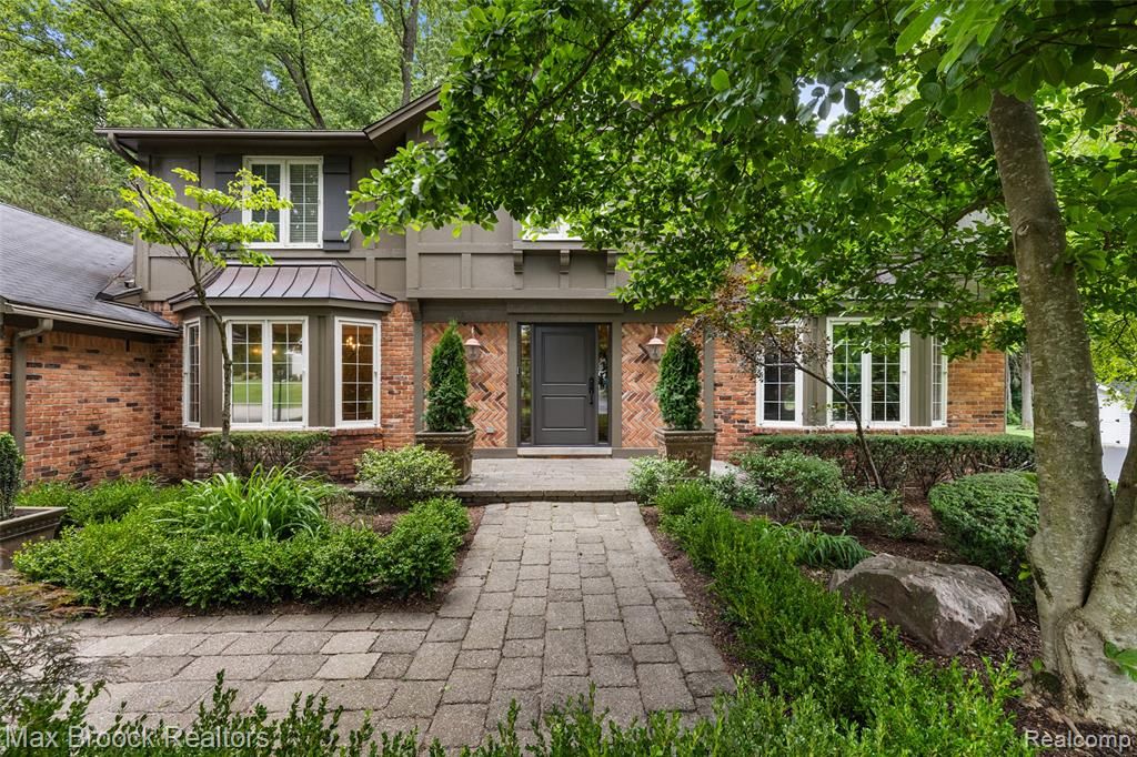 4627 Sunningdale Drive, Bloomfield Hills, MI 48302