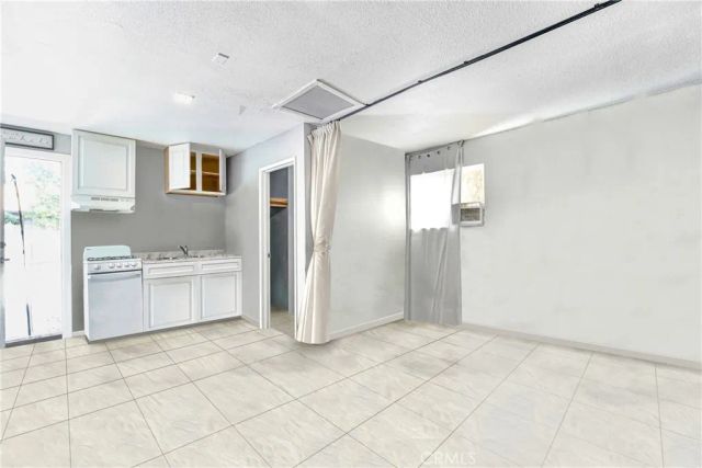 11068 Penrose Street, Sun Valley, CA 91352