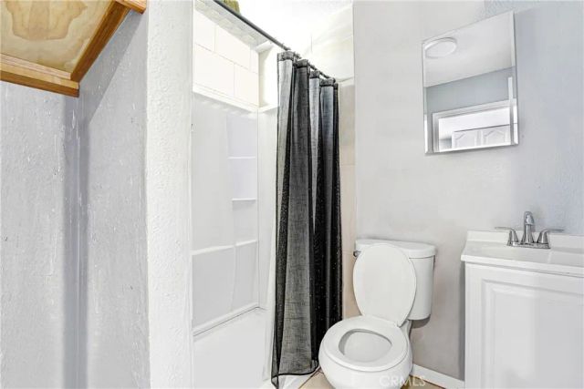 11068 Penrose Street, Sun Valley, CA 91352