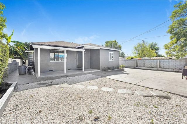 11068 Penrose Street, Sun Valley, CA 91352