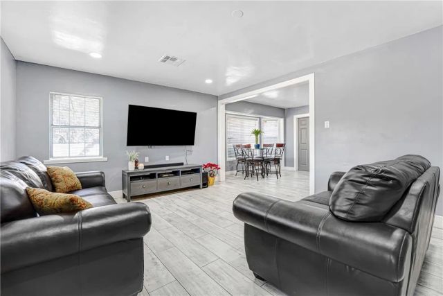 11068 Penrose Street, Sun Valley, CA 91352