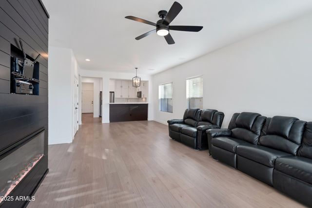 41344 N SALIX Drive, San Tan Valley, AZ 85140