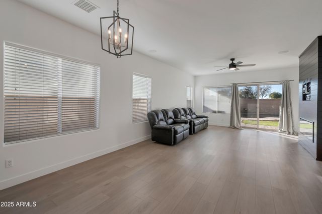 41344 N SALIX Drive, San Tan Valley, AZ 85140