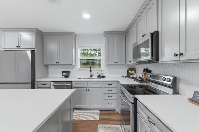 290 Old Spanish Trail, Valley View, TX 76272