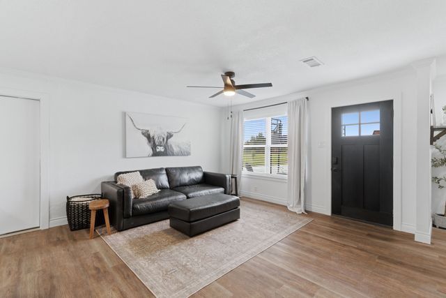 290 Old Spanish Trail, Valley View, TX 76272