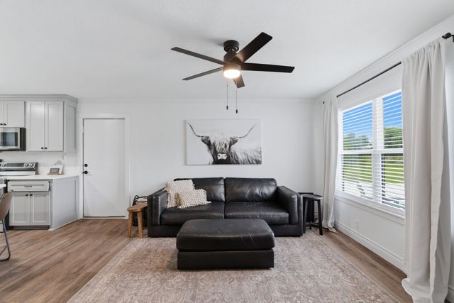 290 Old Spanish Trail, Valley View, TX 76272