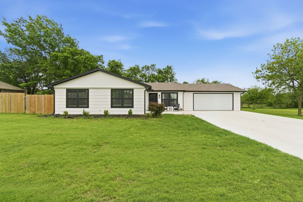 290 Old Spanish Trail, Valley View, TX 76272