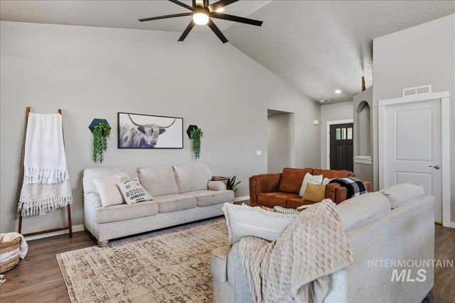 5770 E Walbrook St, Nampa, ID 83687