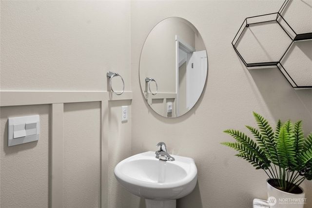 18785 Lipoma Place E, Puyallup, WA 98374