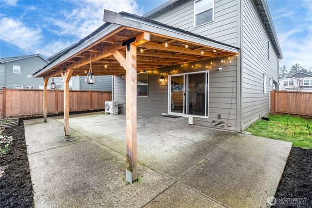 18785 Lipoma Place E, Puyallup, WA 98374