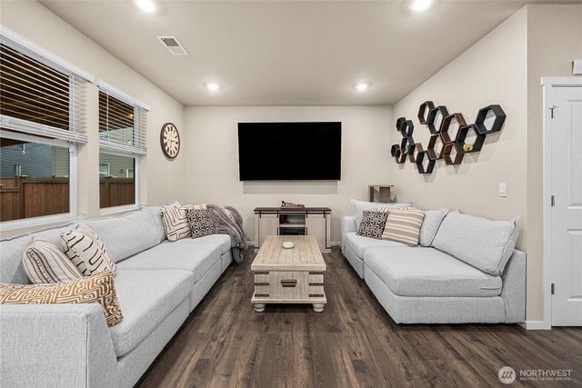 18785 Lipoma Place E, Puyallup, WA 98374