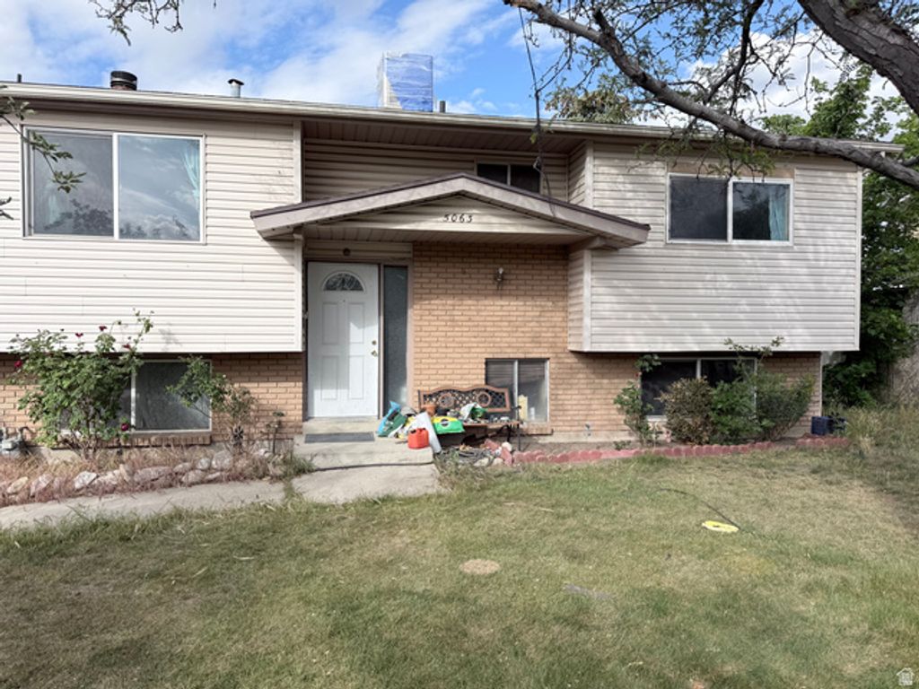 Image 2 of property listing at 5063 S WESTWIND WAY, Salt Lake City, UT 84118