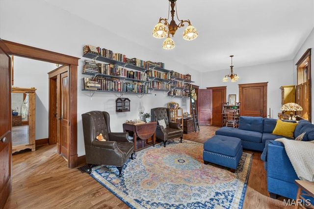 634 N Metter Avenue, Columbia, IL 62236