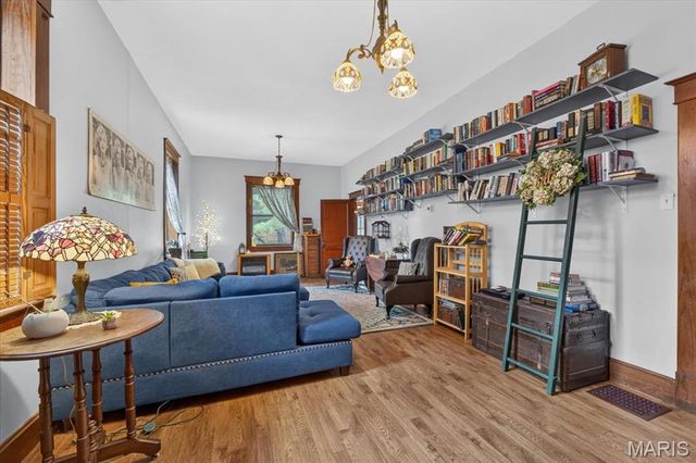 634 N Metter Avenue, Columbia, IL 62236