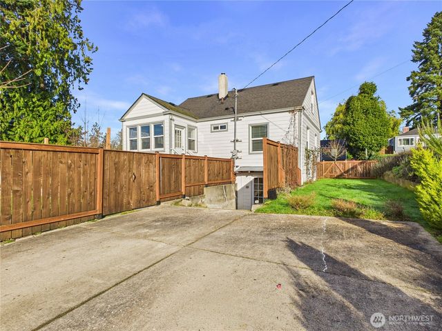 2103 E 21st Street, Bremerton, WA 98310