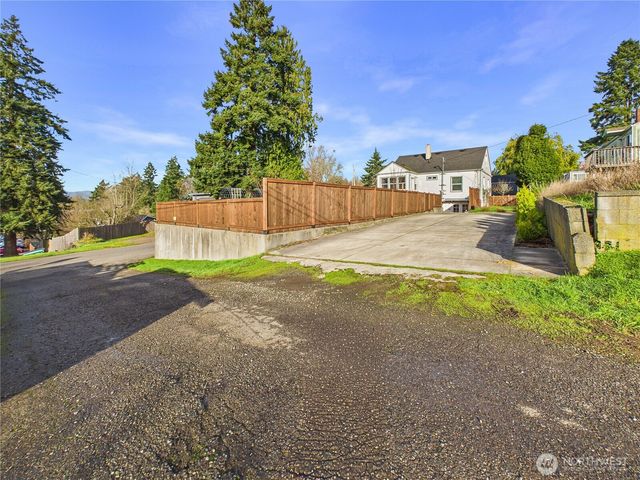 2103 E 21st Street, Bremerton, WA 98310